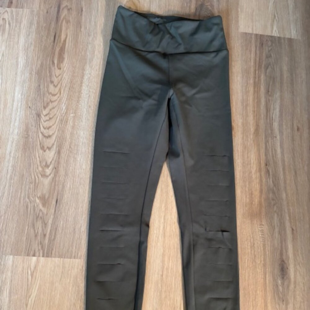 Halara Army Green DayStretch High Waisted Ankle Ripped Cut-out Leggings NWT XS